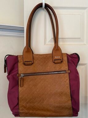 TUMI TICON WOMENS TRAVEL TOTE BAG IN RASPBERRY AND CARMEL 💫